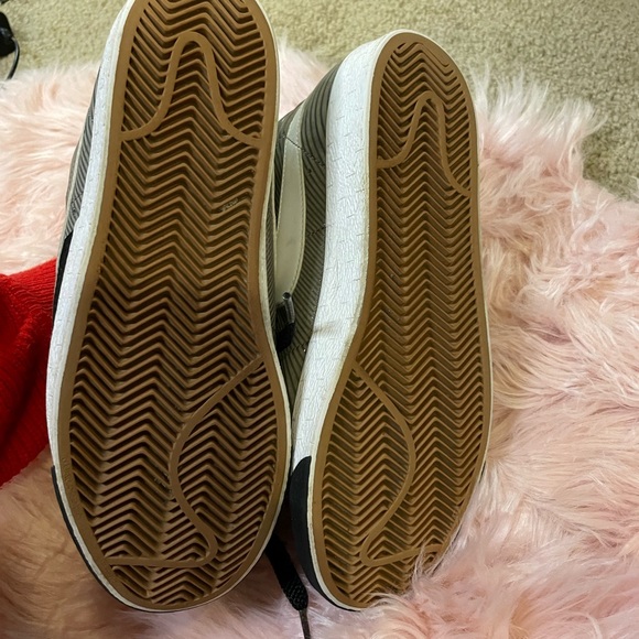 Nike shoes - Picture 8 of 8